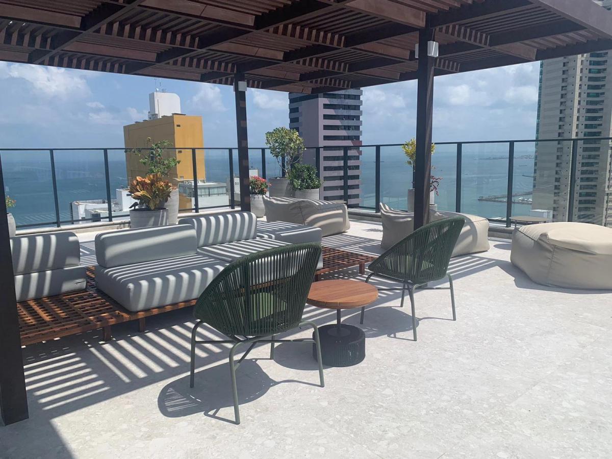 Studio mobiliado com belíssima vista pro mar, com 1 dormitório, 26 m², Vitória, Salvador